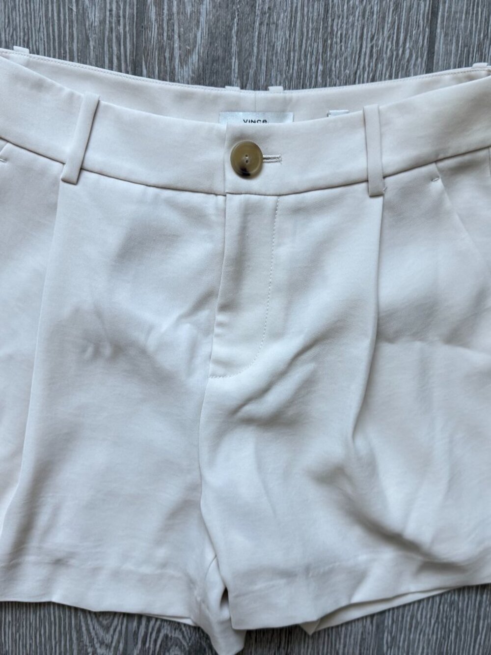 Vince. Beige Shorts
